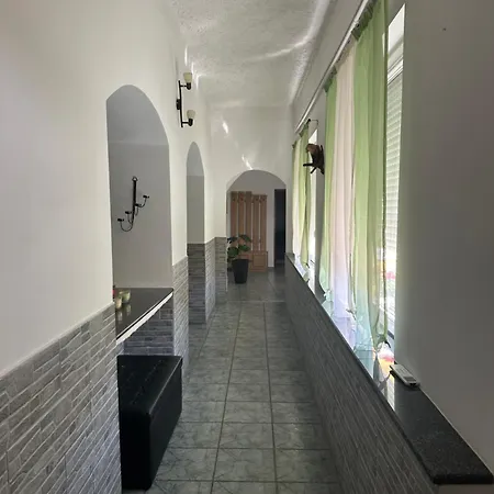 Viktor Apartmanhaz Διαμέρισμα Zamárdi
