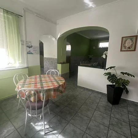 Viktor Apartmanhaz Διαμέρισμα
